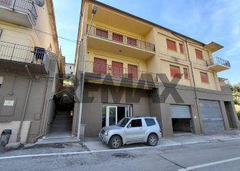 Edificio all\'aperto - Four-room apartment Via Matteotti
46, Gualdo Tadino - photo 10