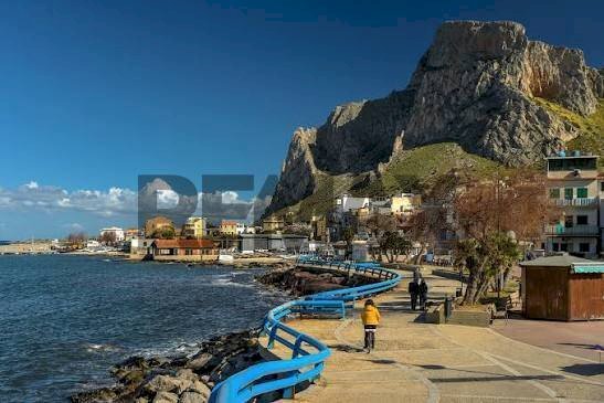 Vista dell\'acqua - Trilocale Piazza Sferracavallo
13, Palermo - foto 2