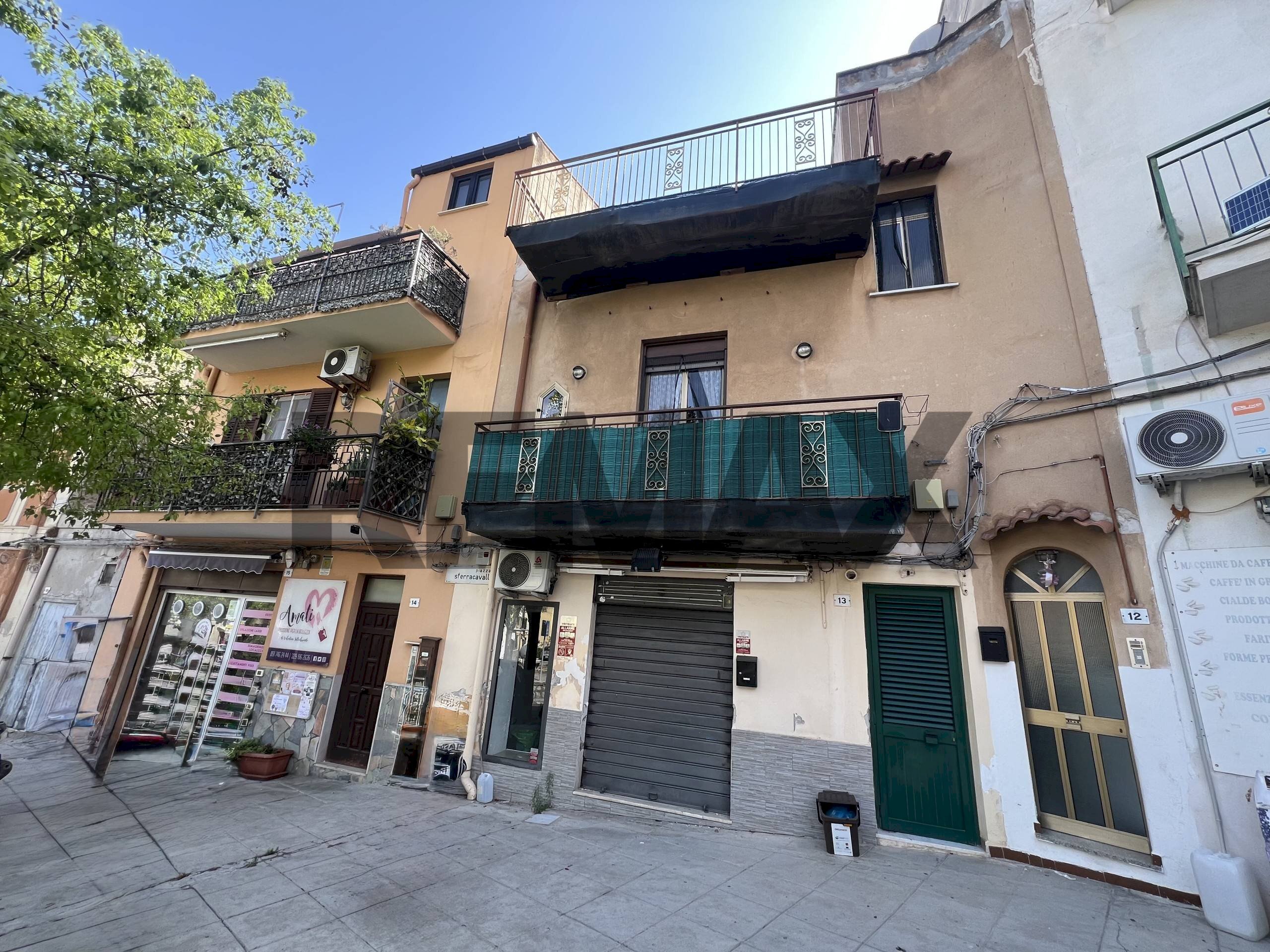 Edificio all\'aperto - Trilocale Piazza Sferracavallo
13, Palermo - foto 3