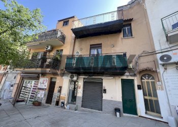 Edificio all\'aperto - Trilocale Piazza Sferracavallo
13, Palermo - foto 3