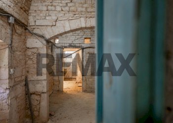 Hall / corridoio - Independent house Piazza Conte Giangirolamo
 
-, Alberobello - photo 44