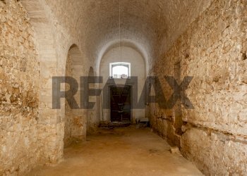 Hall / corridoio - Independent house Piazza Conte Giangirolamo
 
-, Alberobello - photo 48