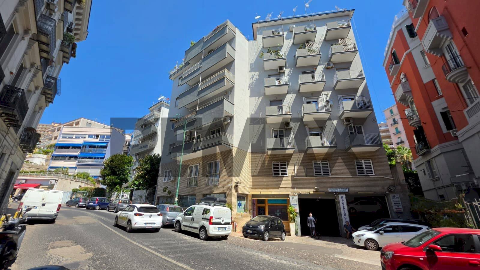 Edificio all\'aperto - Shop Via Torquato Tasso
 
177/A, Napoli - photo 1