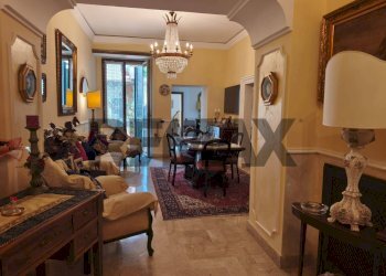 Sala da pranzo - Appartamento Corso Vittorio Emanuele
 
178, Napoli - foto 6