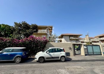 Foto 2 - Bilocale Via Vampolieri
 
50, Aci Castello - foto 2