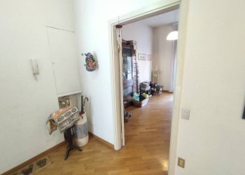 Disimpegno - Bilocale piazza Sant'Agostino, 4, Milano (zona San Vittore) - foto 5