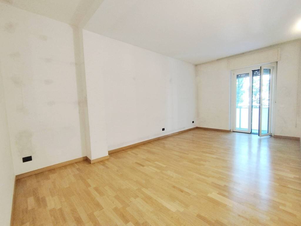 Soggiorno - Three-room apartment via Principe Eugenio, 20, Milano - photo 2