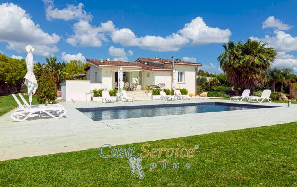 Piscina - Villa contrada Ischera, Casarano - foto 1