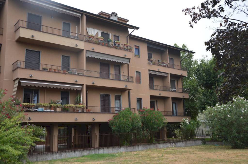 Facciata - Bilocale via Sant'Anna, 51, Parabiago - foto 1