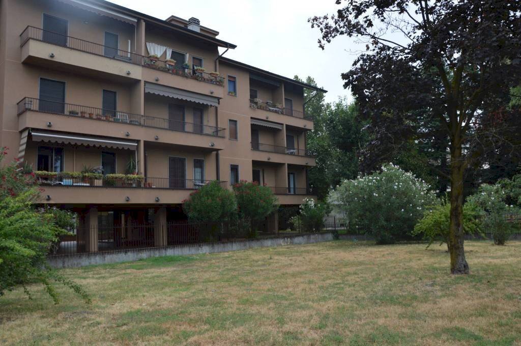 Facciata - Bilocale via Sant'Anna, 51, Parabiago - foto 2