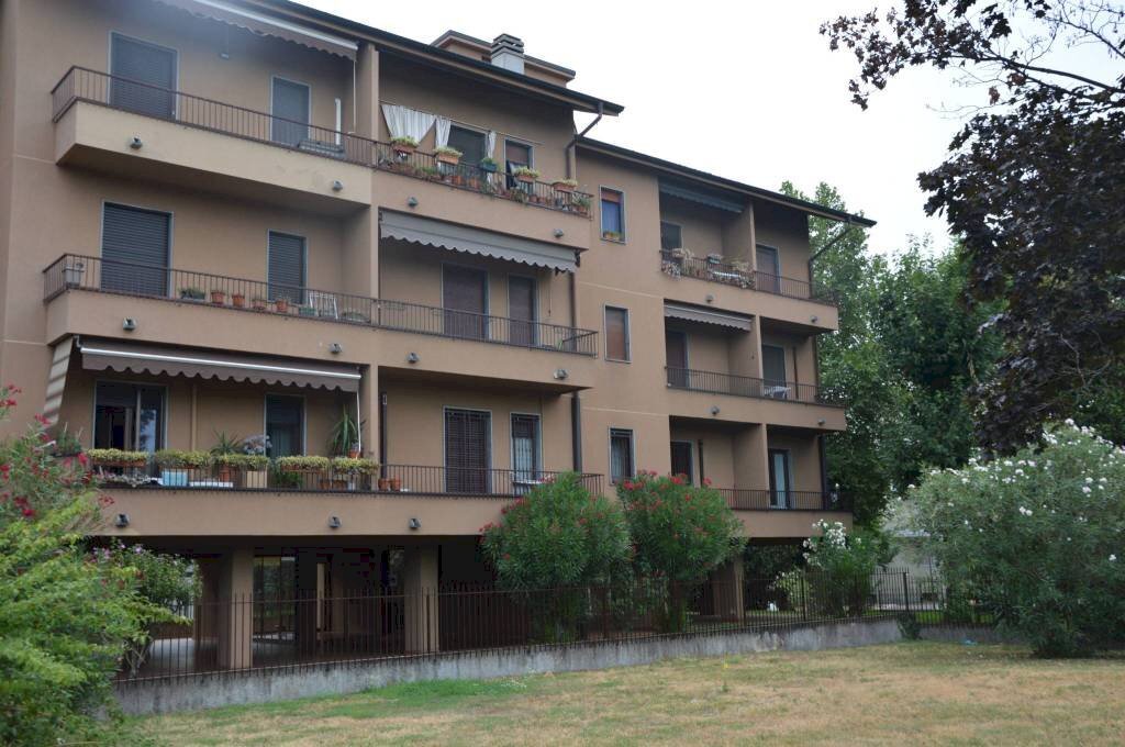 Facciata - Bilocale via Sant'Anna, 51, Parabiago - foto 3