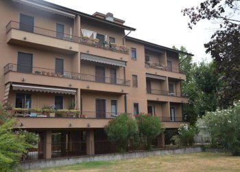 Facciata - Bilocale via Sant'Anna, 51, Parabiago - foto 1