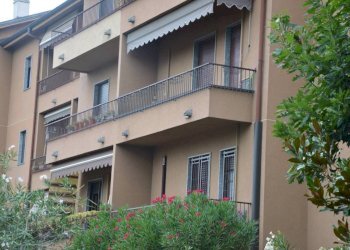Facciata - Bilocale via Sant'Anna, 51, Parabiago - foto 4