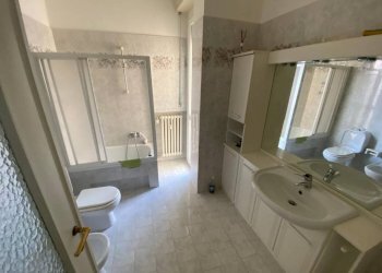 Bagno - Appartamento via Lorenzo Eula, 8, Mondovì - foto 5