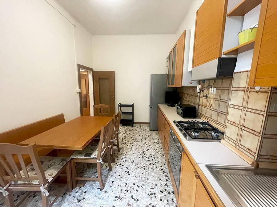 Cucina - Trilocale via Giovanni Francesco Barbieri, 84, Bologna (zona Bolognina) - foto 2