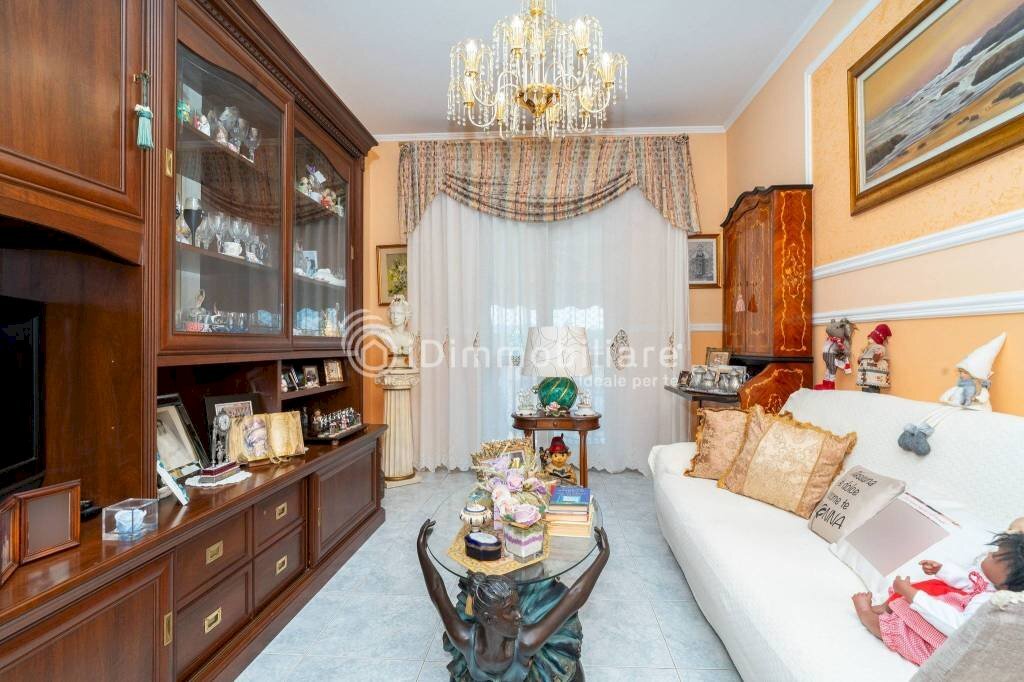 Salone - Appartamento via degli Abeti, 33, Torino (zona Falchera) - foto 2
