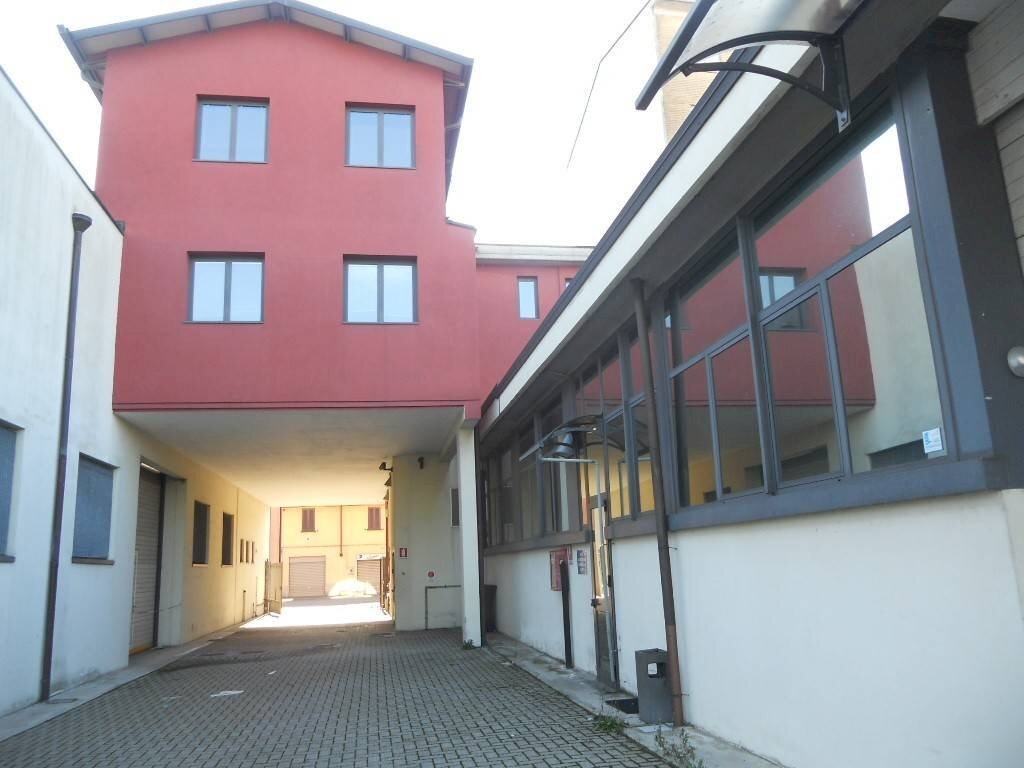 Cortile interno - Shed via Magenta, 22, Rho - photo 3