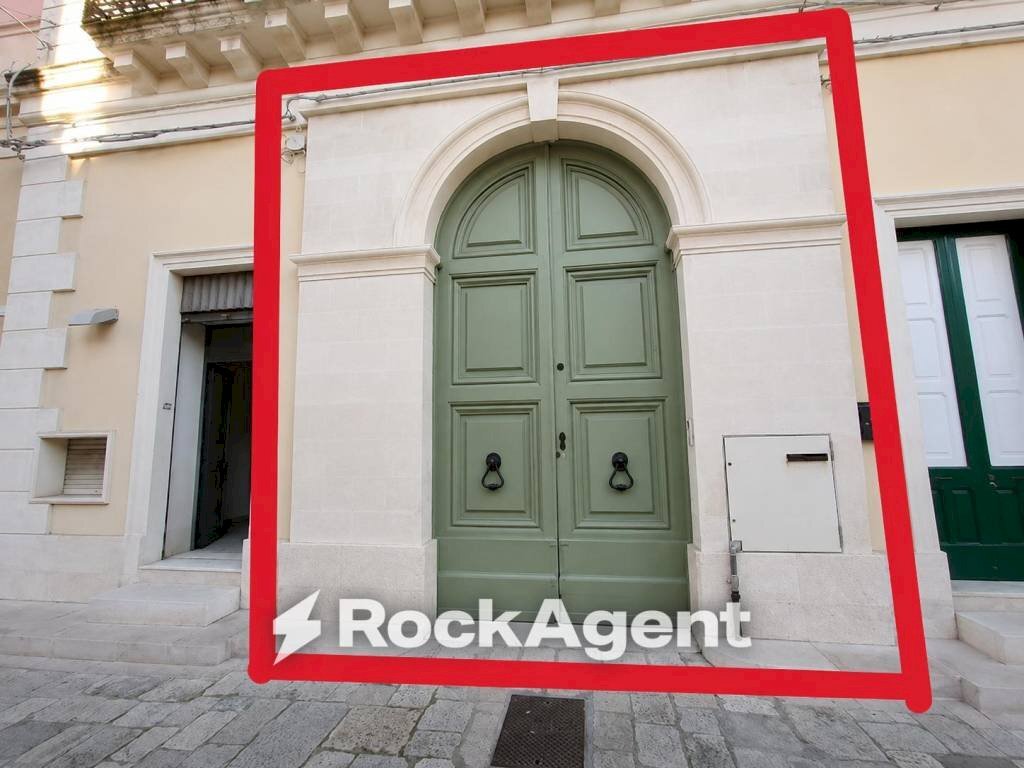 Facciata - Stabile - Palazzo corso Umberto, 77, Trepuzzi - foto 1