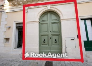 Facciata - Stabile - Palazzo corso Umberto, 77, Trepuzzi - foto 1