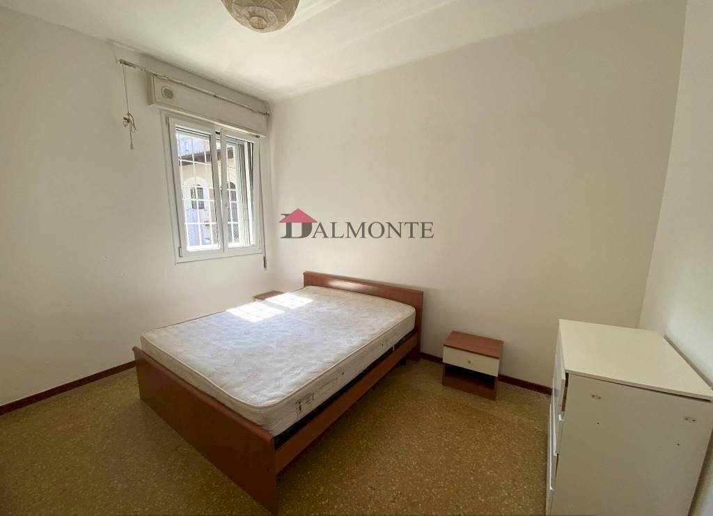Camera da letto - Trilocale via Andrea da Faenza, Bologna (zona Bolognina) - foto 3