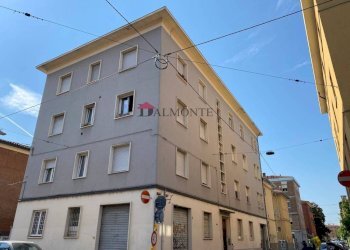 Facciata - Trilocale via Andrea da Faenza, Bologna (zona Bolognina) - foto 1