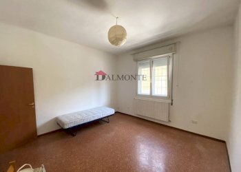 Camera da letto - Trilocale via Andrea da Faenza, Bologna (zona Bolognina) - foto 12