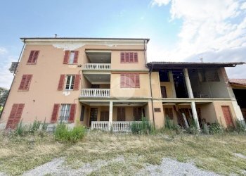 Three-room apartment Via Torino, Ivrea - photo 1