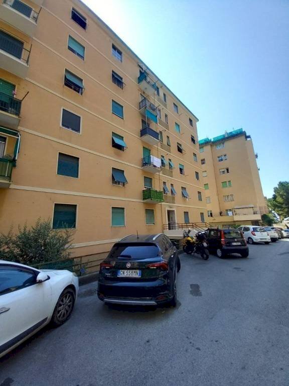 Three-room apartment Genova (neighborhood Sampierdarena) - photo 1