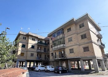Appartamento Via Lucio Calpurnio, 4, frazione Arco Felice, Pozzuoli - foto 1