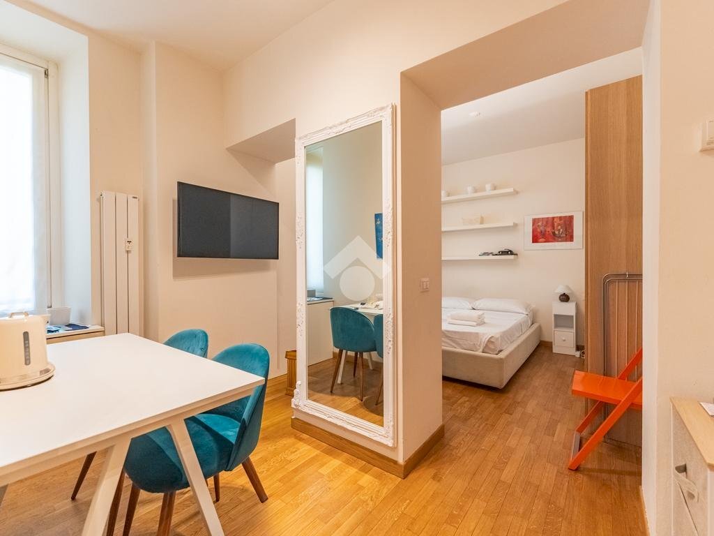 One-room apartment Largo Claudio Treves, Milano - photo 1