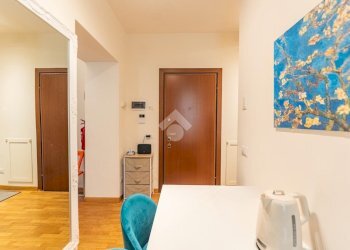 One-room apartment Largo Claudio Treves, Milano - photo 7