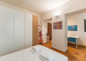 One-room apartment Largo Claudio Treves, Milano - photo 14