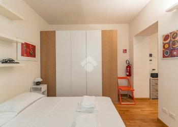 One-room apartment Largo Claudio Treves, Milano - photo 15