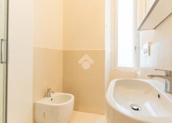 One-room apartment Largo Claudio Treves, Milano - photo 17