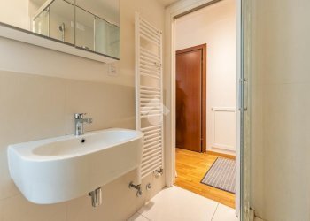 One-room apartment Largo Claudio Treves, Milano - photo 19