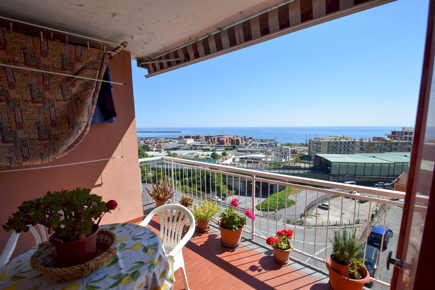 Four-room apartment Via Pietra Ligure 3, Genova (neighborhood Voltri) - photo 1