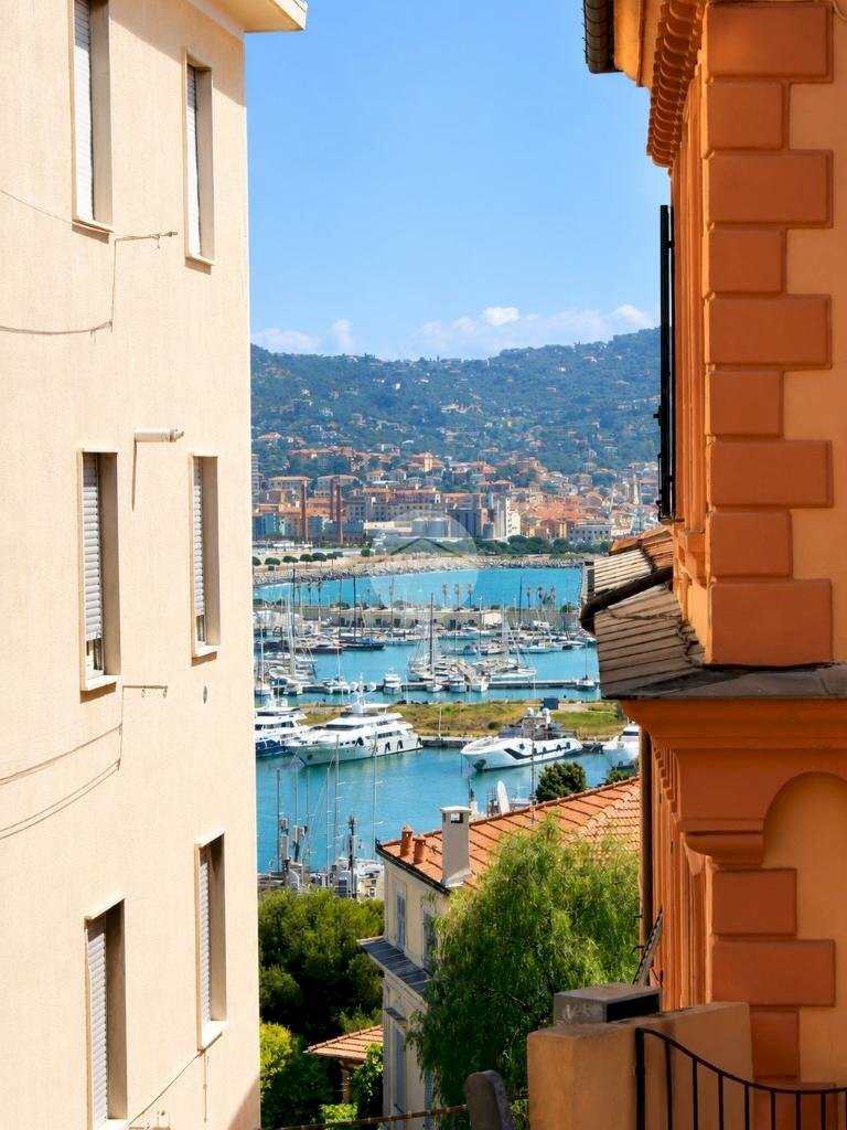 Four-room apartment Via Achille Vianelli, Imperia - photo 2