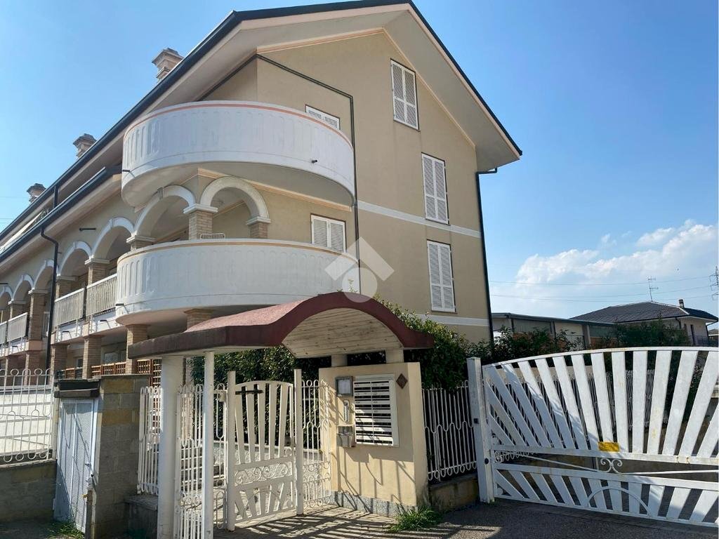Two-room apartment Via montale, Arluno - photo 1