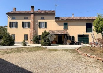 Casa indipendente Via castelnuovo, Sale - foto 1