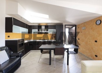 Sala da pranzo - Trilocale via giardino
 
26, Bovisio-Masciago - foto 6