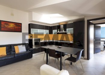 Sala da pranzo - Trilocale via giardino
 
26, Bovisio-Masciago - foto 10