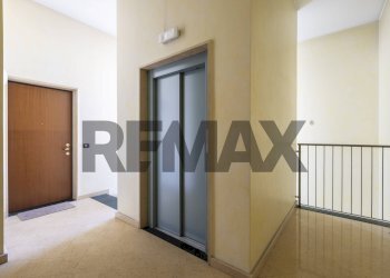 Ricezione / Lobby - Trilocale via giardino
 
26, Bovisio-Masciago - foto 33