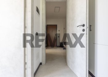 Hall / corridoio - Bilocale Via Pola
 
15, Gallarate - foto 18