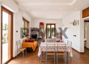 Sala da pranzo - Villa Via Europa
 
21, Leggiuno - foto 9