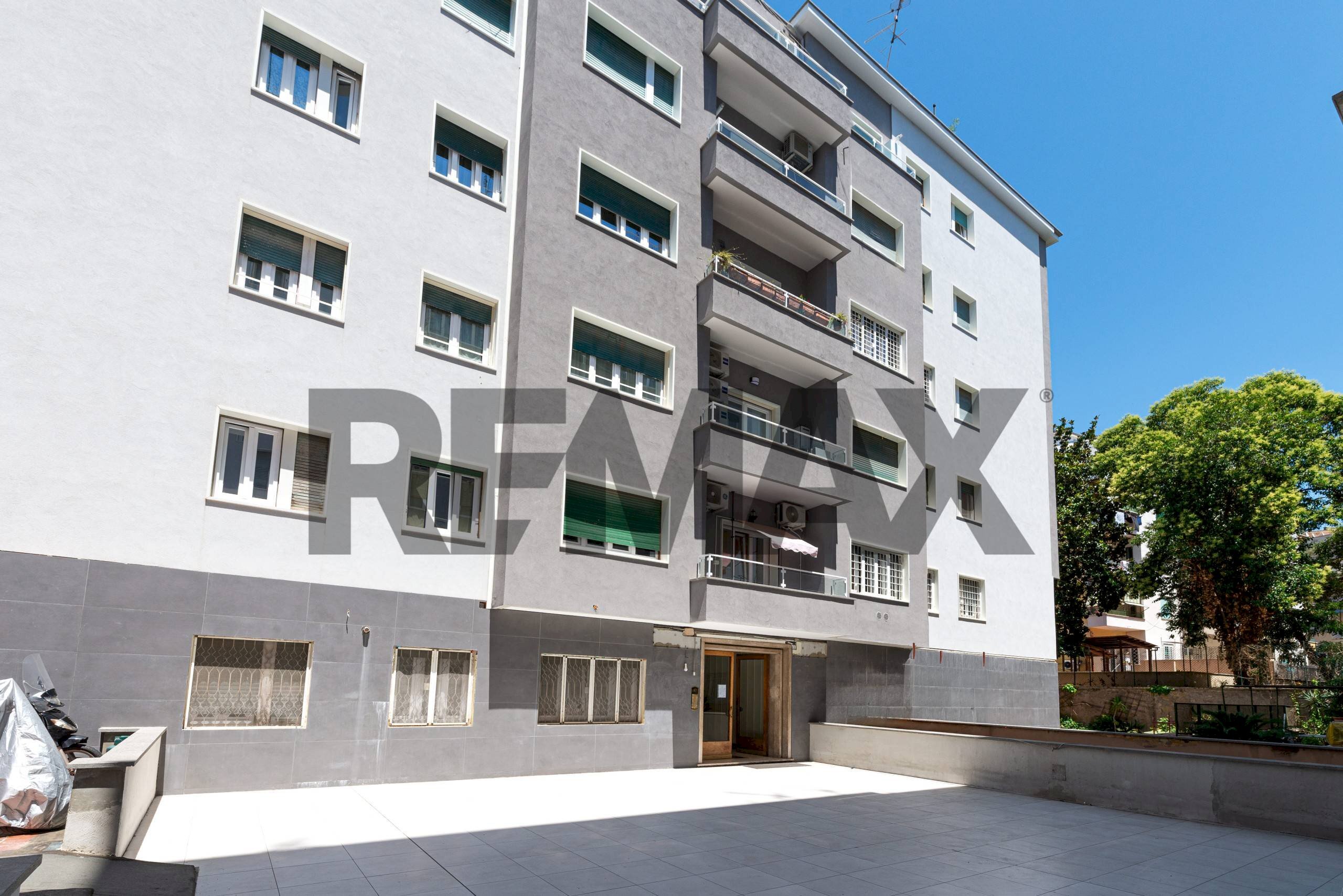 Edificio all\'aperto - Four-room apartment Piazza Irnerio
 
nn, Roma - photo 1
