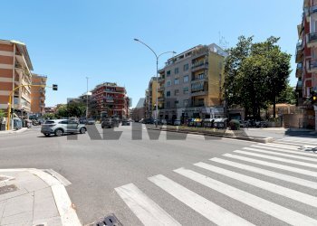 Edificio all\'aperto - Four-room apartment Piazza Irnerio
nn, Roma - photo 3