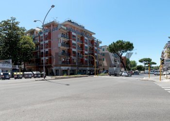 Edificio all\'aperto - Four-room apartment Piazza Irnerio
nn, Roma - photo 4