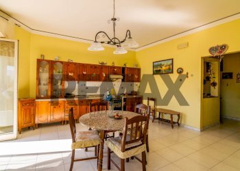 Sala da pranzo - Quadrilocale Via Susanna
 
56, Catania - foto 16