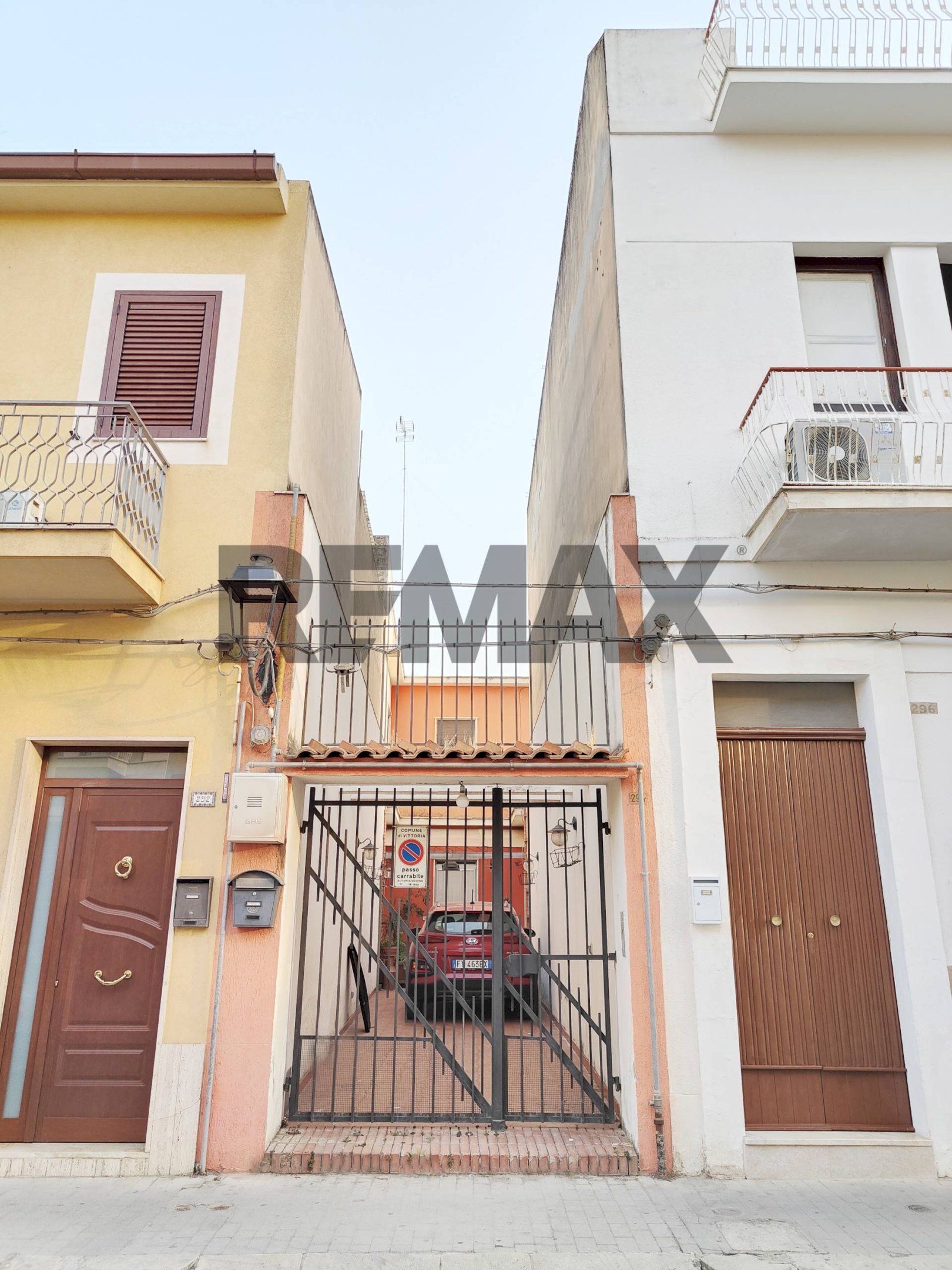 Edificio all\'aperto - Villa Via Nino Bixio
 
294, Vittoria - photo 1