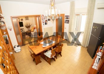 Sala da pranzo - Villa Via Nino Bixio
 
294, Vittoria - photo 15